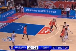 青春风暴！邹阳抢断刘志轩 反击一打三上篮命中
