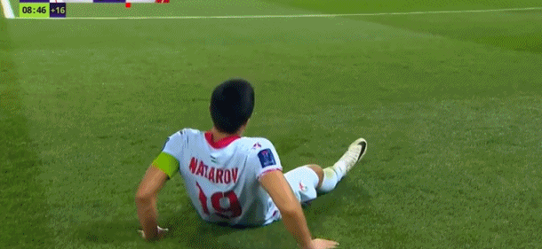 战斗至死！黎巴嫩vs塔吉克，球员小腿抽筋自己挪动身体离场