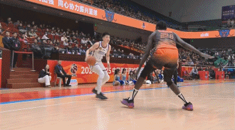 隊(duì)記：公牛一直嘗試交易得到火箭球員伊森 但已多次被告知沒戲