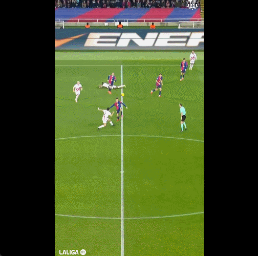 魔术师🪄佩德里大师级控球戏耍对手，我仿佛看到了小白！