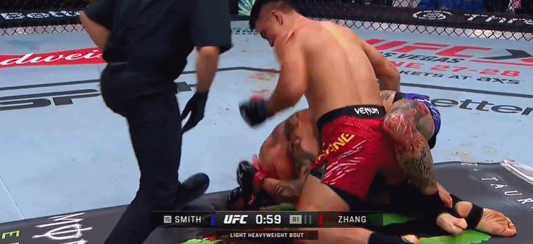 中国大级别之星！UFC：张名扬4分钟TKO“狮心”史密斯，取三连胜