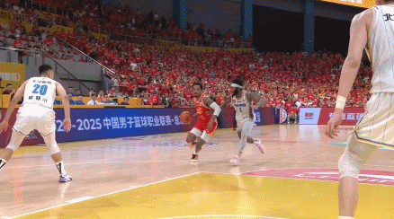 剛刷到白小純視頻回應，讓我想起了傘粉開蘇楠