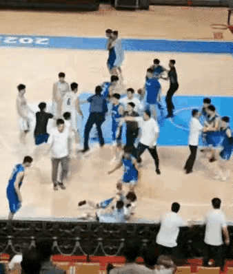 已是顶格处罚条例规定：对挑事者加罚 情节严重者停赛1-3年