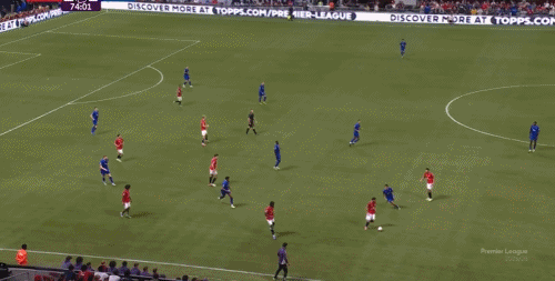 打着架呢进球了B费被断后回追背后放铲引冲突 对手连推他数下