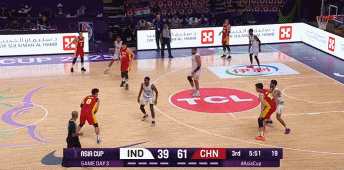 王俊杰刚背打两下防守人就倒了被吹进攻犯规哭笑不得！