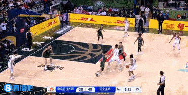 包揽球队开场9分！弗格半场8中6砍全队最高17分 三分2中2