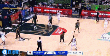 包揽球队开场9分！弗格半场8中6砍全队最高17分 三分2中2