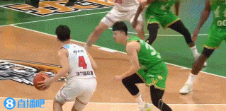 😏打停新疆！弗格抢断助攻鄢手骐反击命中追身三分