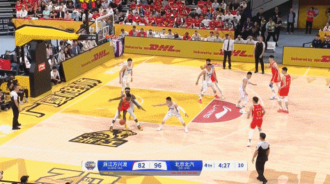 🧱铁到底！纳纳利中投被周琦大帽扇出 孙铭徽接球三分还是不中