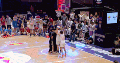 [流言板]繼續(xù)前進！湖人近11戰(zhàn)取得10勝1負，戰(zhàn)績提升至47勝26負