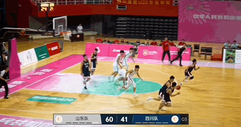 在3个月内赢得3 MVP 这是这个年轻人.吗？