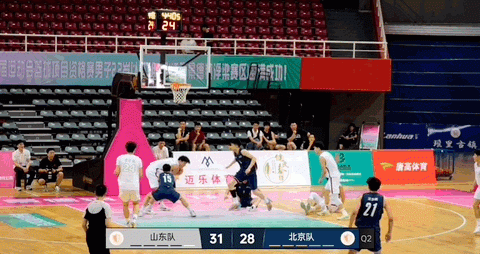 在3个月内赢得3 MVP 这是这个年轻人.吗？
