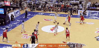 在3个月内赢得3 MVP 这是这个年轻人.吗？