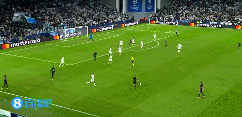 ?有点离谱……基米希无人逼抢起脚吊禁区又高又偏?