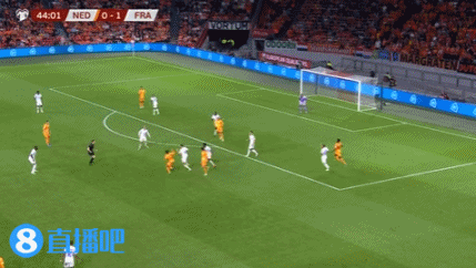 半场-法国1-0荷兰 姆巴佩抢点凌空垫射破门韦霍斯特伤退