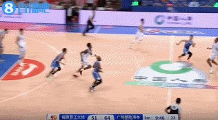 😍好队友！道格拉斯快攻接球有机会上 给到郭艾伦上空篮！