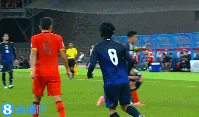 自己都整笑了！哈蘭德直塞，馬爾穆什越位位置的絕對單刀打偏了！