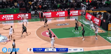 行云流水！徐杰失误后韩德君长传 弗格背传助李晓旭暴扣