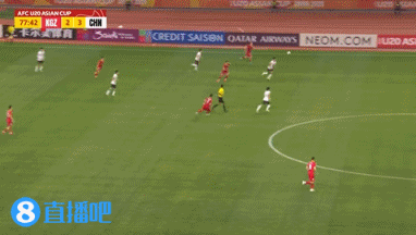 主持人：因傷無法出場的詹姆斯出場！老詹身著便服跟著音樂舞動