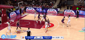 电子png游戏屡试不爽！李炎哲接球冲击篮筐 连续3次内线打中独得6分