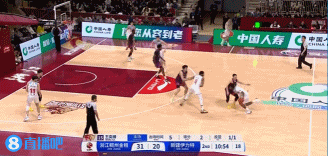 电子png游戏屡试不爽！李炎哲接球冲击篮筐 连续3次内线打中独得6分