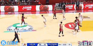 离谱啊！平德尔篮下被杨文学直接生抢&补扣砸飞 四川又一波10-0