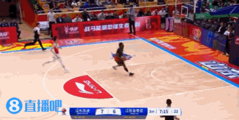 png电子官网一飞冲天！克里斯反击面对空篮 腾空暴起秀大风车灌篮