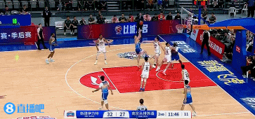 价值所在！哈雷尔一抢二拿到前场篮板 暴起补篮打成2+1！