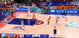 火力压制！吉伦沃特内外开花&胡明轩三分也有 广东获得两位数领先