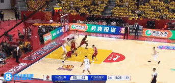 🤦‍♂️要被拉开了！凯尔断球长传助刘传兴暴扣&杜锋无奈喊停