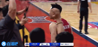 神射手！古德温突破分球&原帅准压哨三分一箭穿心 现场掌声雷动！