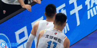 陈盈骏连得8分后被吹进攻犯规+技犯 迅速累计6犯离场
