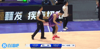 拼尽全力！曾凡博突破摆臂扫到朱松玮脸部 后者血洒赛场&缠上绷带