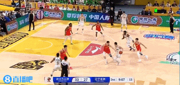 谈球吧体育app下载五大囧了！小巴里-布朗反击1打0 蓄力试图单臂暴扣&但被筐帽🤡