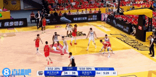 强势回应！孙铭徽接锅球 迎着杰曼虚晃后强投三分空中命中！