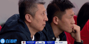 🤔在想啥呢？男篮主帅郭士强现场观战总决赛G2
