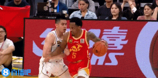 探长：陈盈骏务必注意 再多一个违体犯规就要被停赛一场