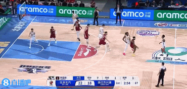 独一档的存在！巴里-布朗27中16轰下44分5板7助3断1帽