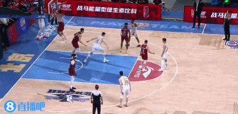 打得很硬！孙铭徽多次冲击得手 全场19投8中贡献21分2板6助2断