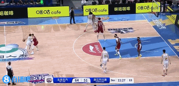 独一档的存在！巴里-布朗27中16轰下44分5板7助3断1帽