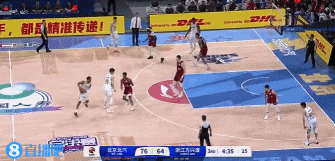 独一档的存在！巴里-布朗27中16轰下44分5板7助3断1帽