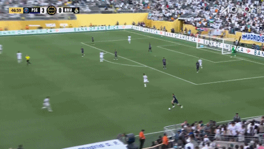 差点4-0，下半场刚开场杜埃破门，但登贝莱越位在先进球无效